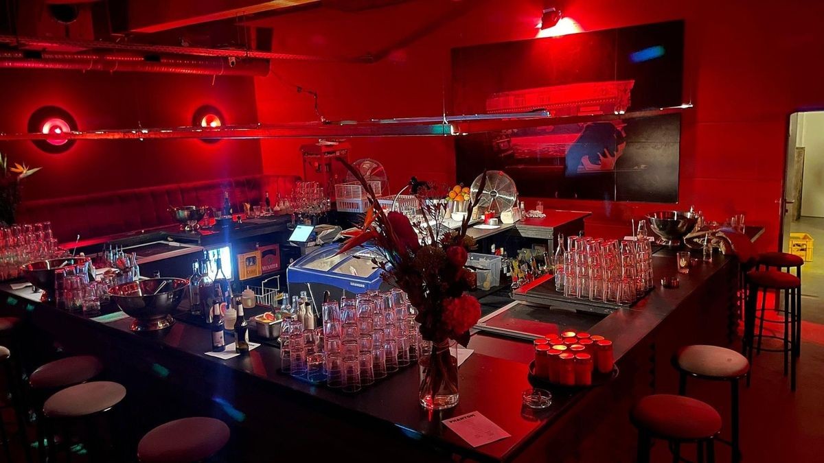 Abstract image for a phantom hub